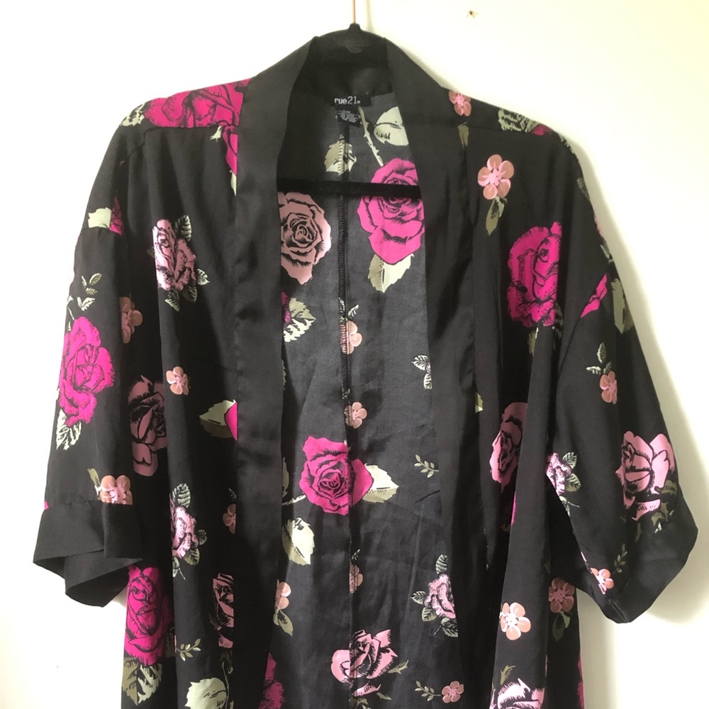 Rue 21 Rose Kimono. Black short sleeve s/m